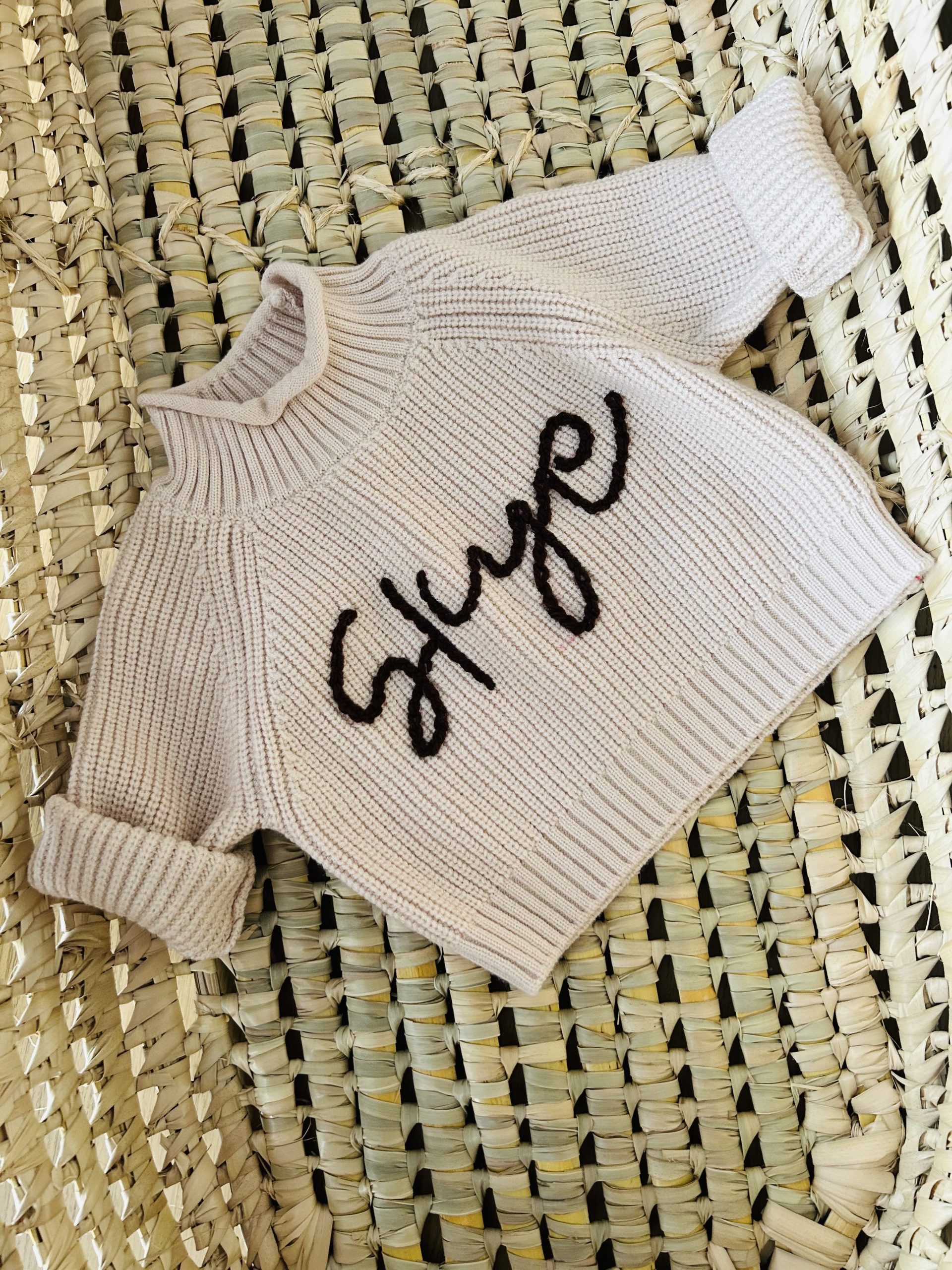 Customized crochet embroidary baby sweater - Customize your baby's name with crochet embroidary,comes unisex or girls touch with embroidered sunflowers - Image 2